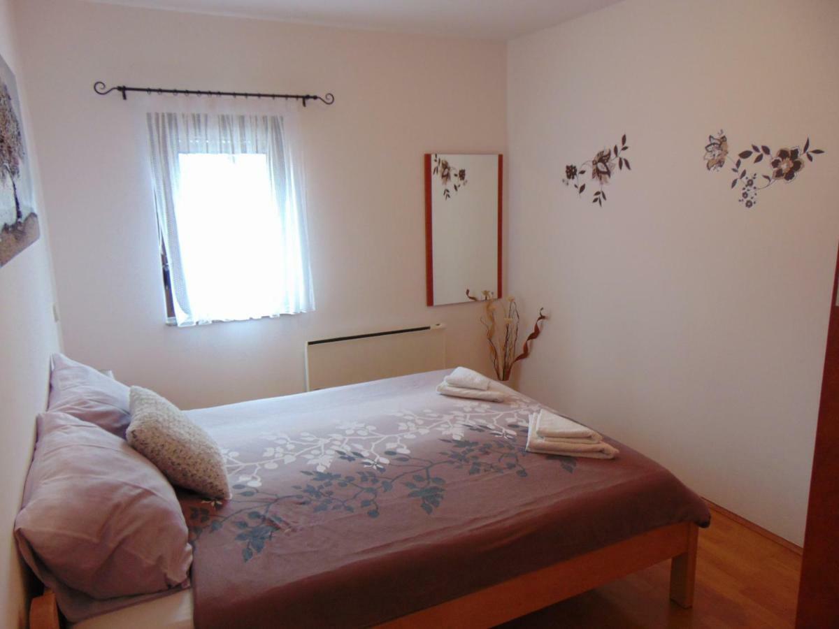 Apartment Mia Malinska Eksteriør billede