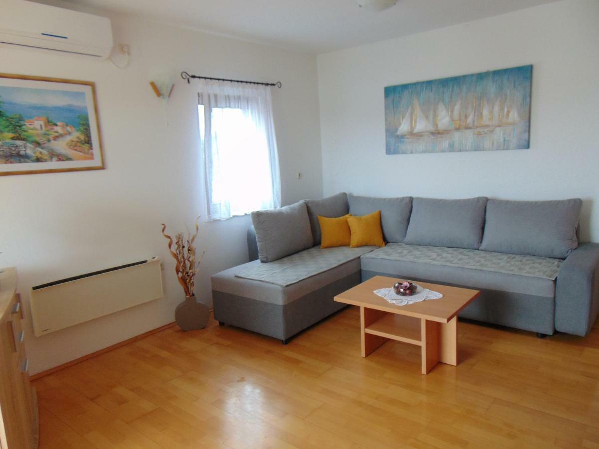 Apartment Mia Malinska Eksteriør billede